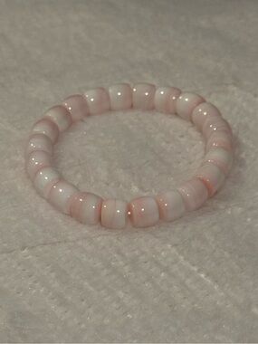 Native Queen Pink Conch (aka Pink Tridacna) stretchy bracelet
Sz: 6-1/2 — 8-1/2